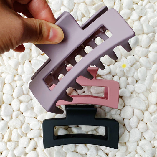 Monotone Hair Claw Clip
