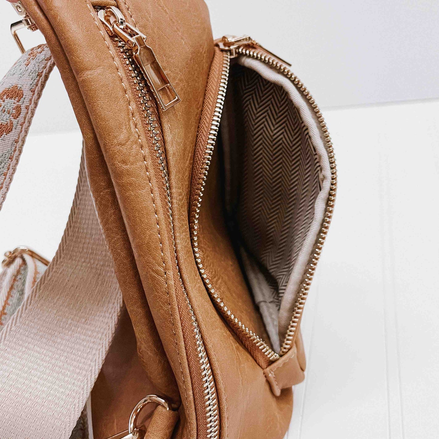 Austin Sling Bag - Cream