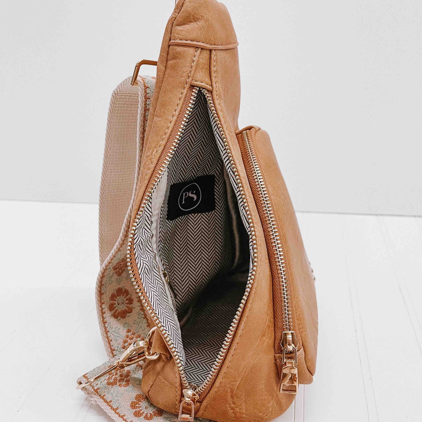 Austin Sling Bag - Cream