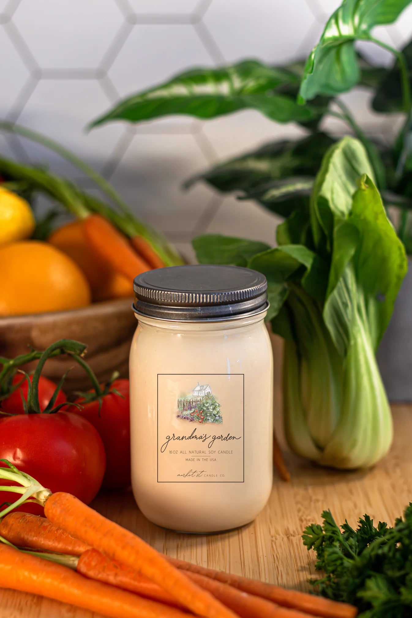 16oz Classic Candle - Grandma's Garden