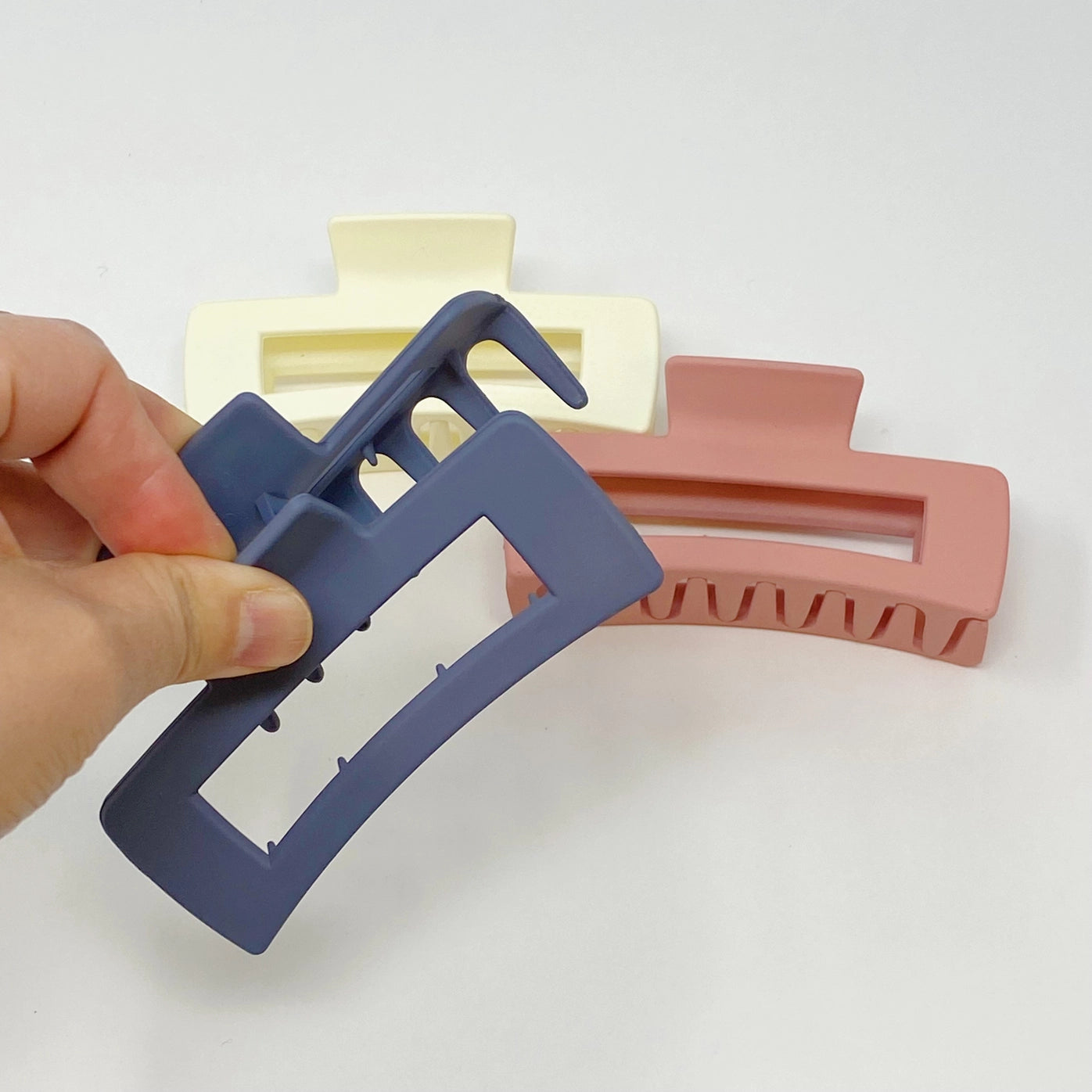 Monotone Hair Claw Clip