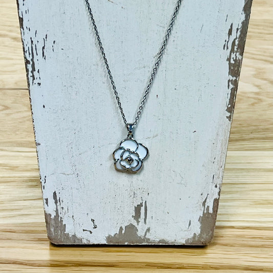 White & Silver Daisy Necklace