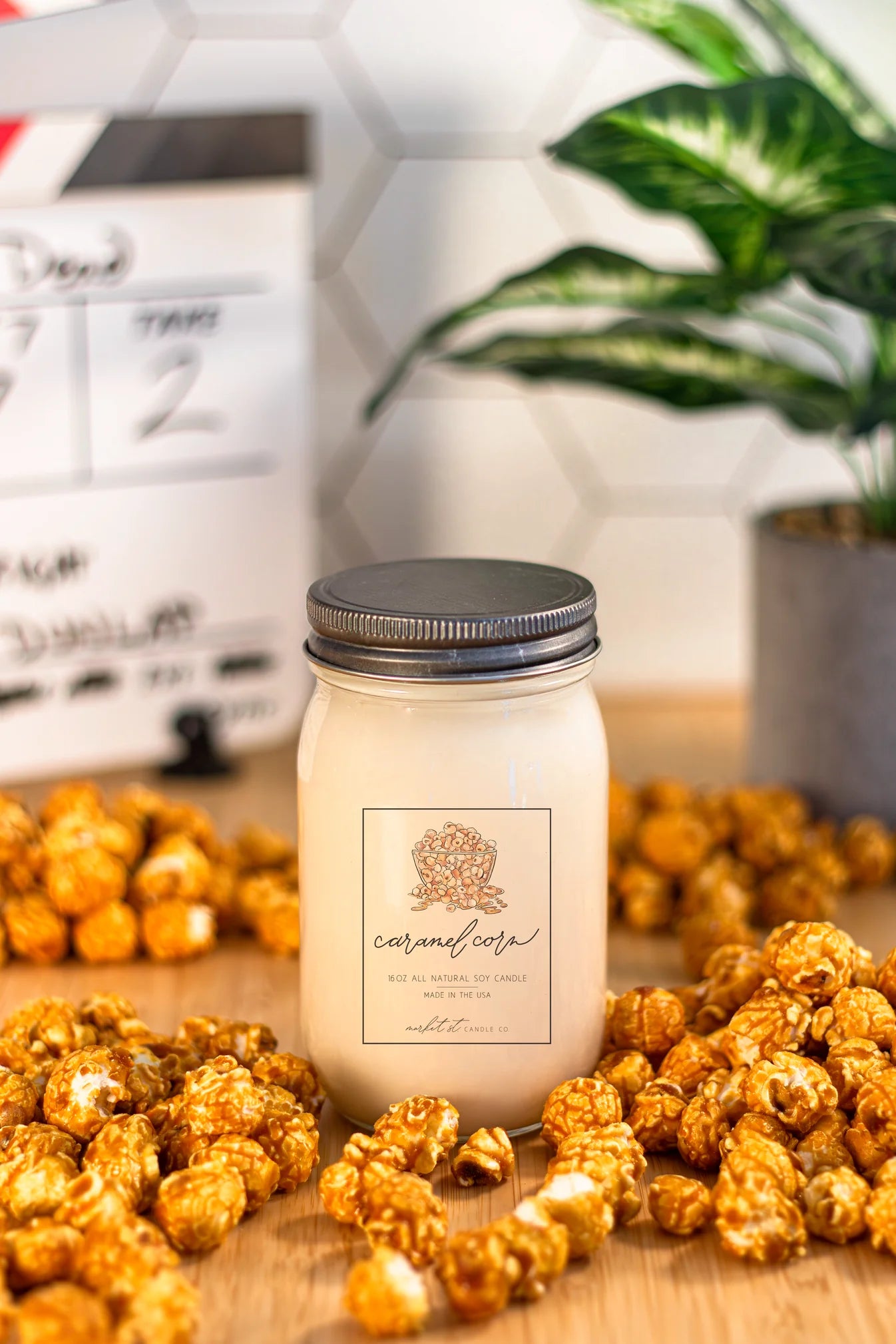 16oz Classic Candle - Caramel Corn