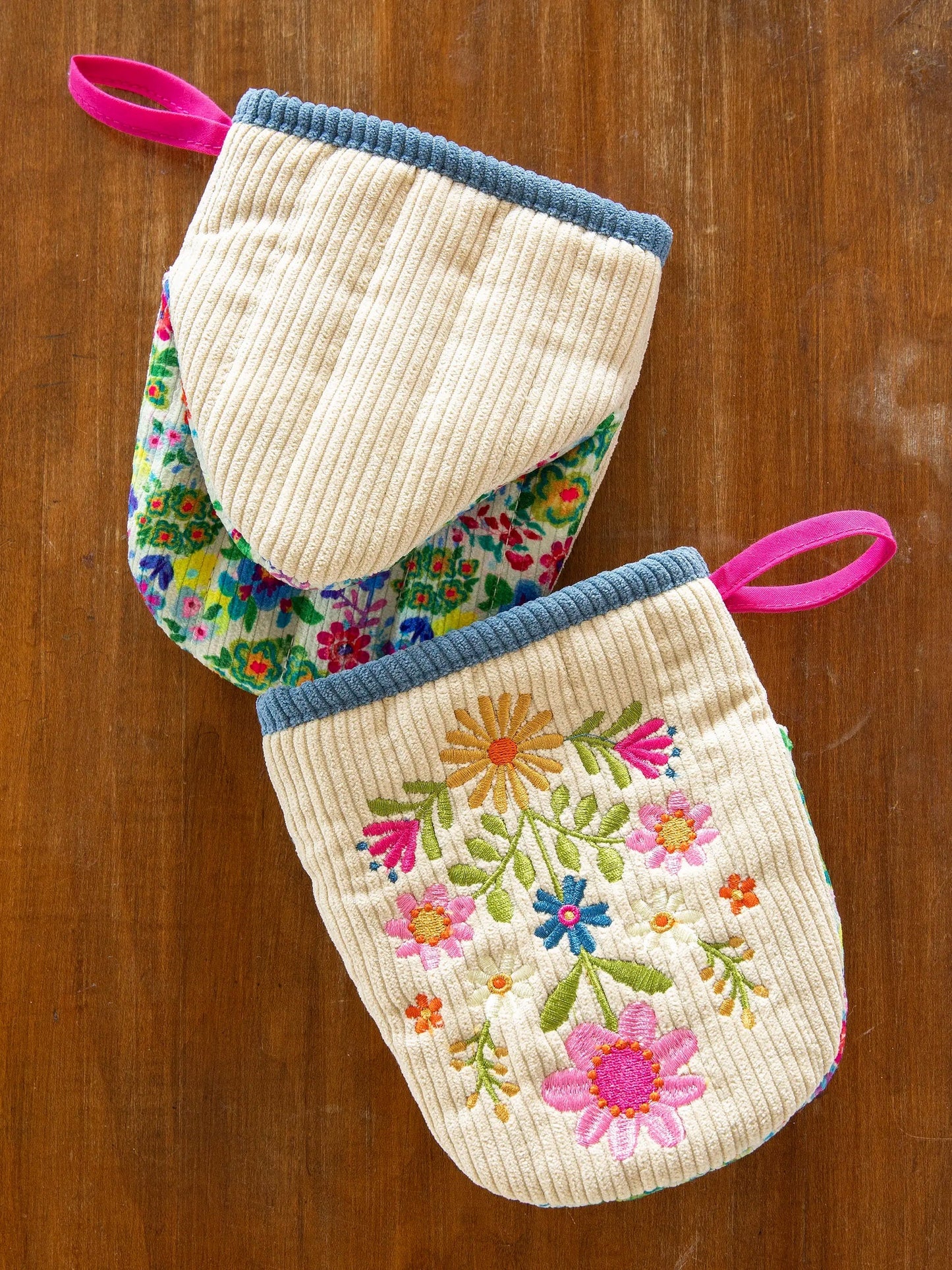 Embroidered Mini Oven Mitt Set